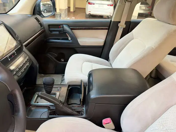 لاندكروزر 2010 GXR3 فل كامل وكاله سعودي 11