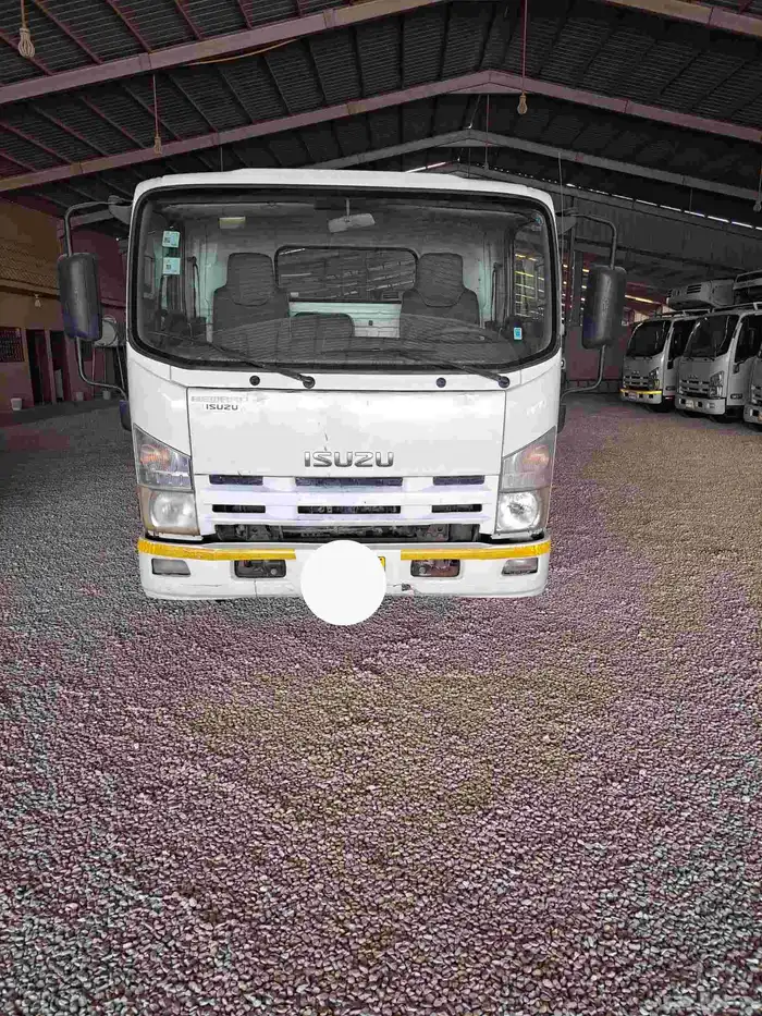 ايسوزو دينا شاص 5 متر تيربو 2013 0