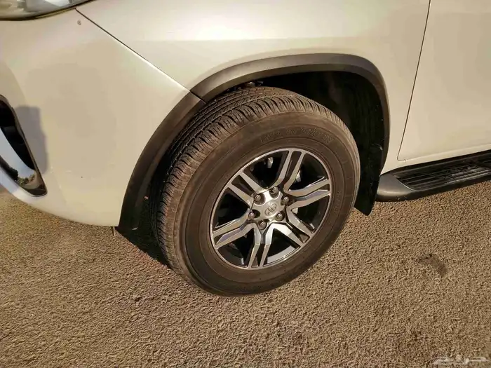 تويوتا فورتشنر موديل 2017 . ماشية 278 الف كيلو متر 2