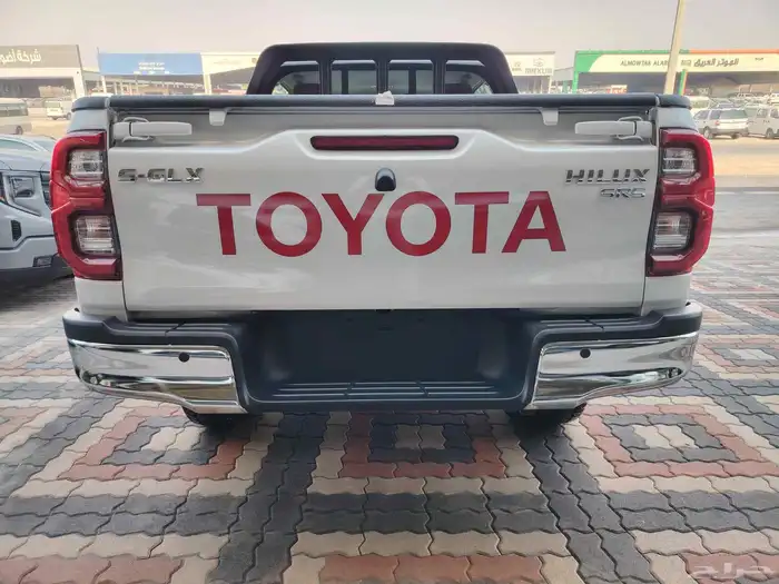 تويوتا هايلوكس غمارتين بنزين S-GLX موديل 2025 سعودي 3