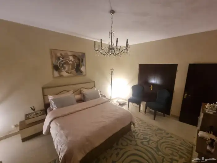 الأكابر فلة فندقية شقتين 6 غرف 3 صالات 4دورات بالقرب من قباء 35