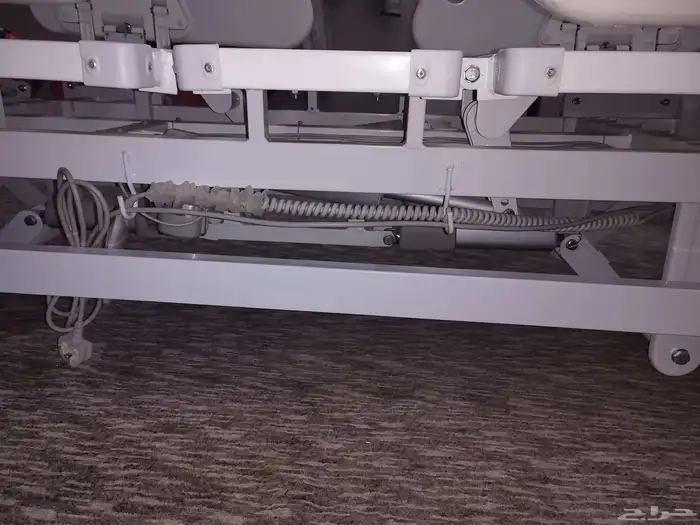 سرير طبي كهربائي خمس حركات بحالة ممتازة 3