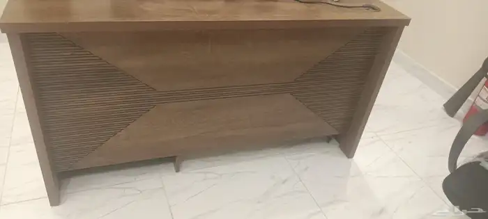 ادراج مكتب شبه جديده للبيع نظيفه مره 3