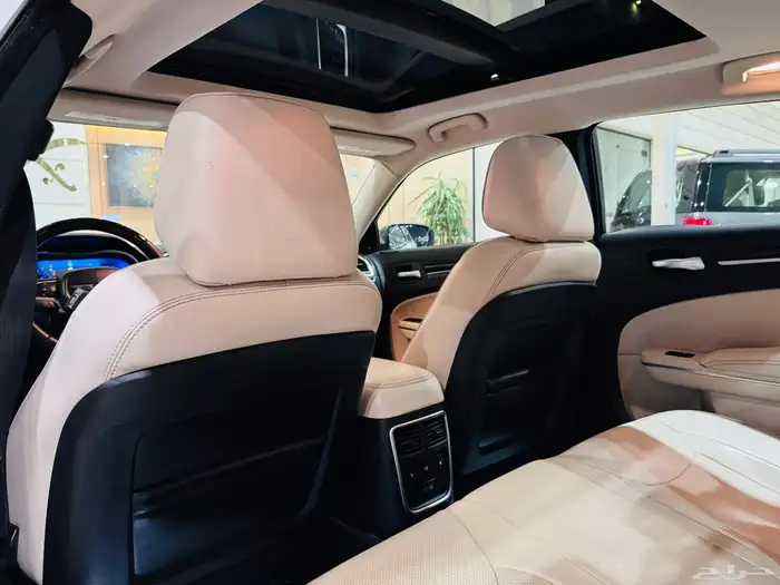 كرايزلر 2016 V6 فل كامل بحاله ممتازه 9