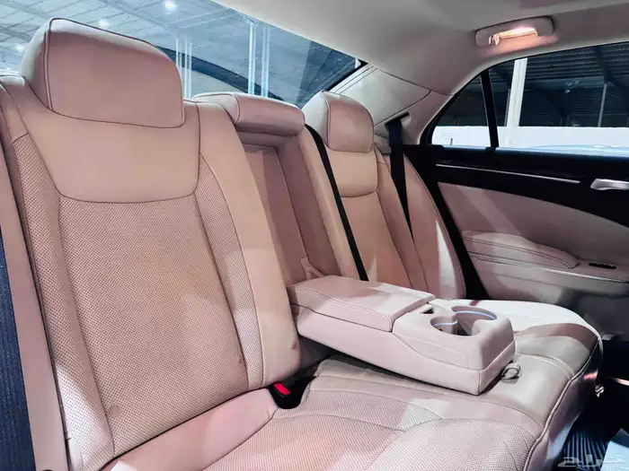 كرايزلر 2016 V6 فل كامل بحاله ممتازه 14