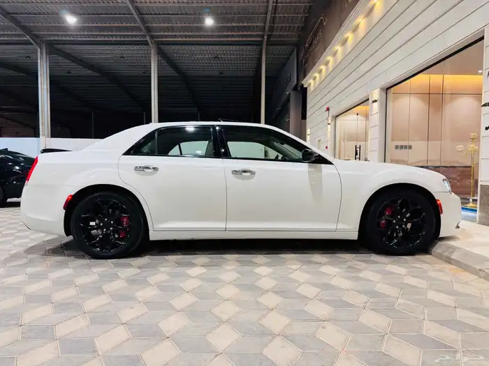 كرايزلر 2016 V6 فل كامل بحاله ممتازه 4