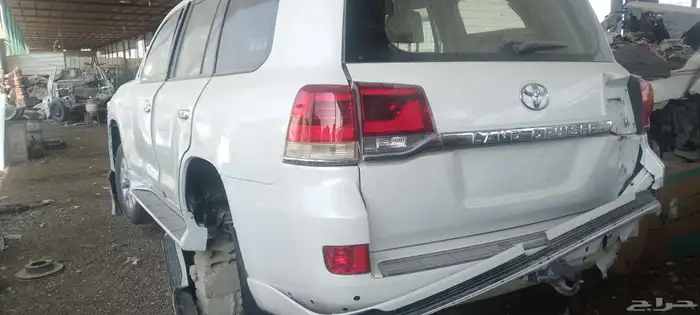 يوجد لدينا جميع انواع قطع غيار السيارات المستخدمه تشليح 2