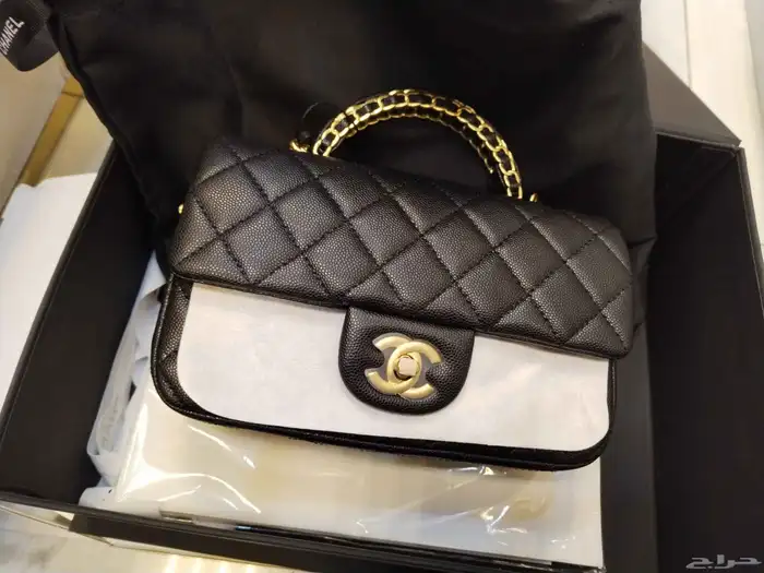 شنطه نسائه من شانيل جديد بكامل اغراضه 3