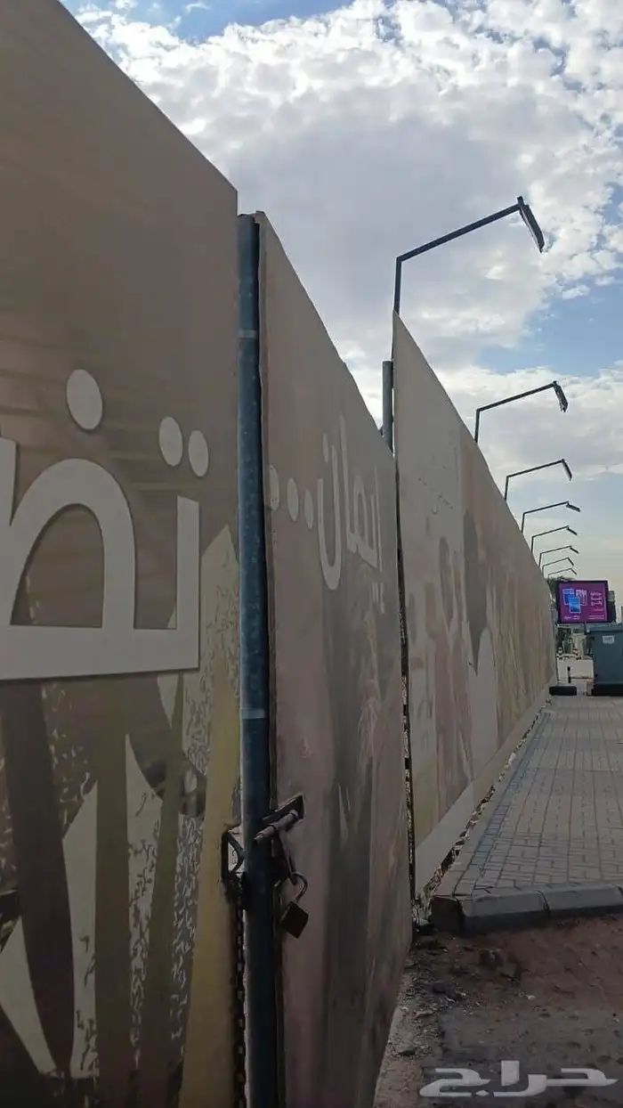 تسوير اعلاني للمشاريع بنر تسوير مشاريع بنر مع صبيات لوحاإنفا 2