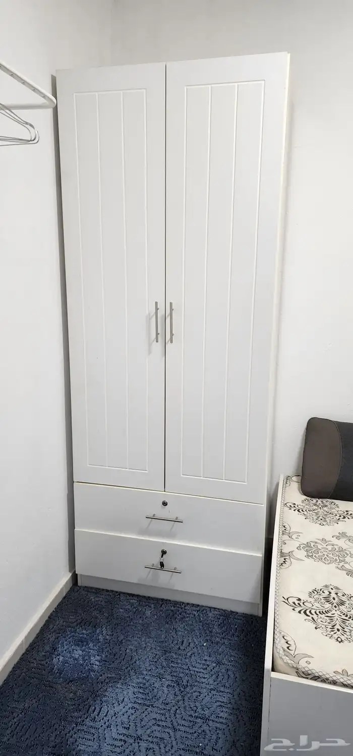 غرفة نوم نفر ونصف ودولاب ملابس وكمودينة وطاولة تلفزيون كبيرة 6