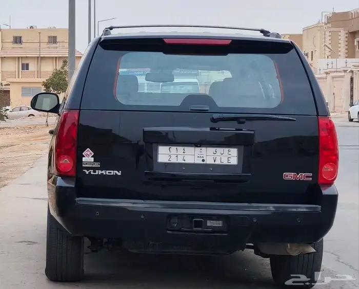 جي ام سي يوكن موديل 2010 1