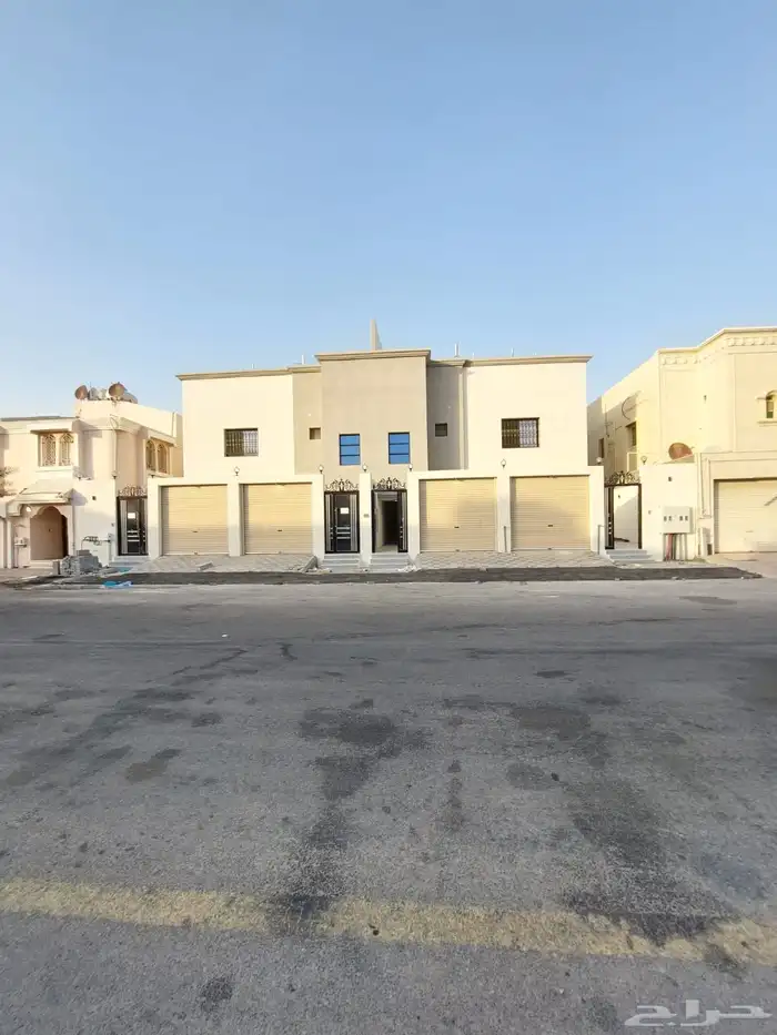 للبيع شقه دوبلكس بالدمام حي احد جديده 6 غرف وصاله بأقل سعر 9