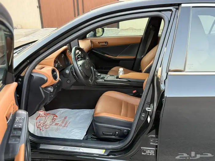 لكزس BB 2022 IS عداد قليل للبيع 12