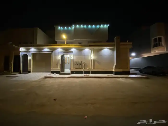 للبيع فيلا مرهونه ارضي واربع شقق حي الرمال 0