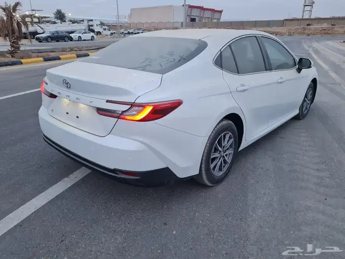 تويوتا كامري E استاندر بنزين 2025 5