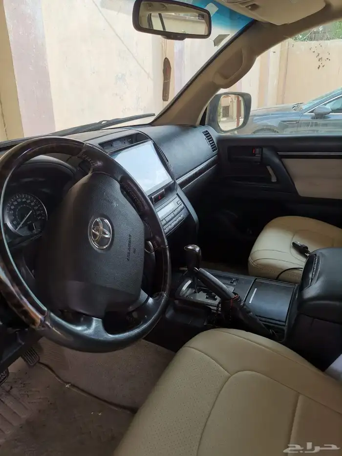 لاندكروزر 2011 GXR 2