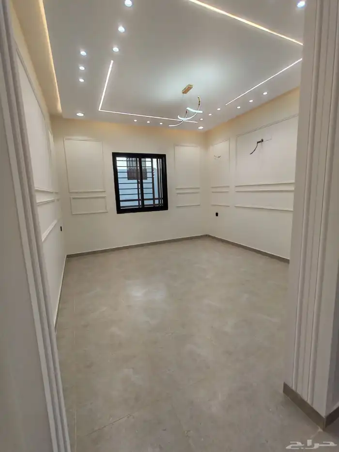 للبيع بأبها شقق تمليك علوي ب 500 الف سطح خاص مصعد شغال 12