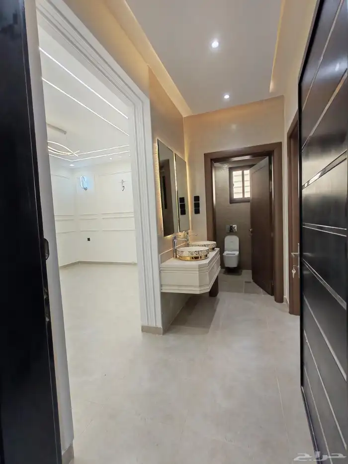 للبيع بأبها شقق تمليك علوي ب 500 الف سطح خاص مصعد شغال 5