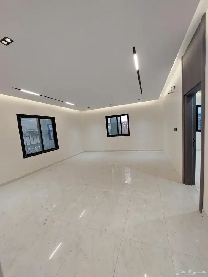 للبيع شقه تمليك حي احد جديدة الدور الأول 11