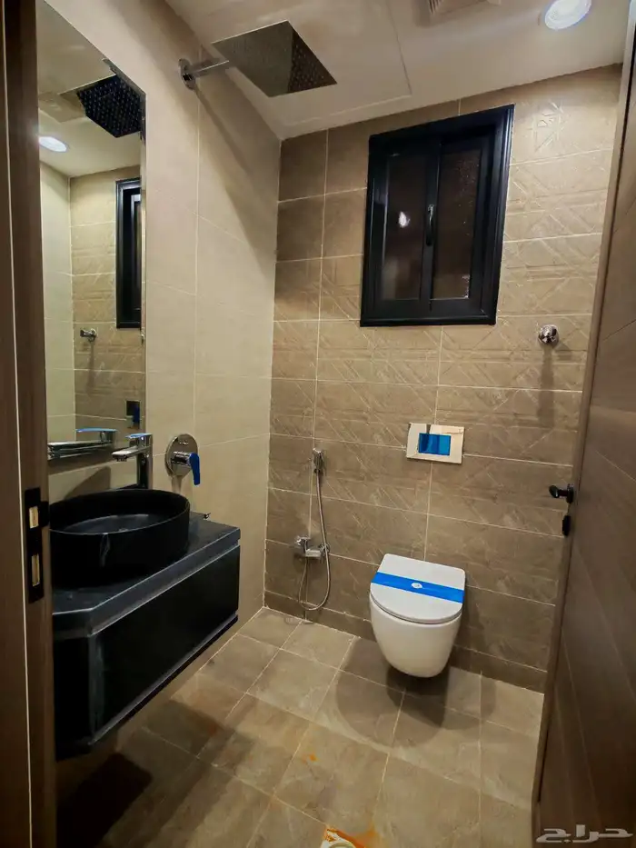 للبيع بحي الاسكان شقق تمليك علوي ب550 الف سطح خاص مصعد شغال 19