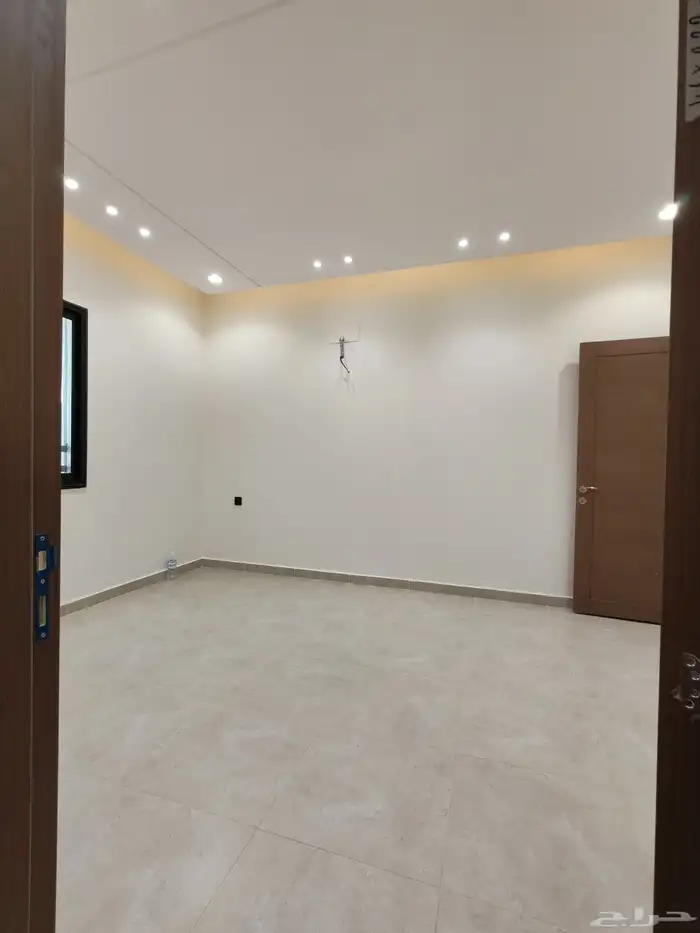 للبيع بأبها شقق تمليك علوي ب 500 الف سطح خاص مصعد شغال 7