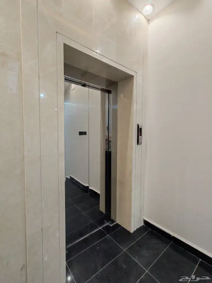 للبيع بأبها شقق تمليك علوي ب 500 الف سطح خاص مصعد شغال 3