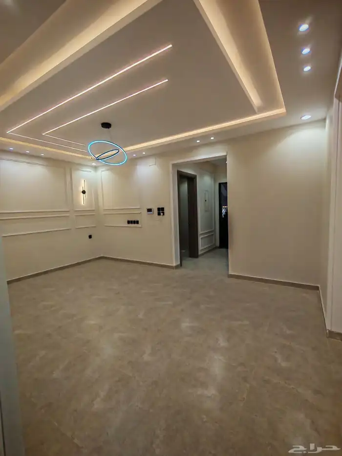 للبيع بحي الاسكان شقق تمليك علوي ب550 الف سطح خاص مصعد شغال 14