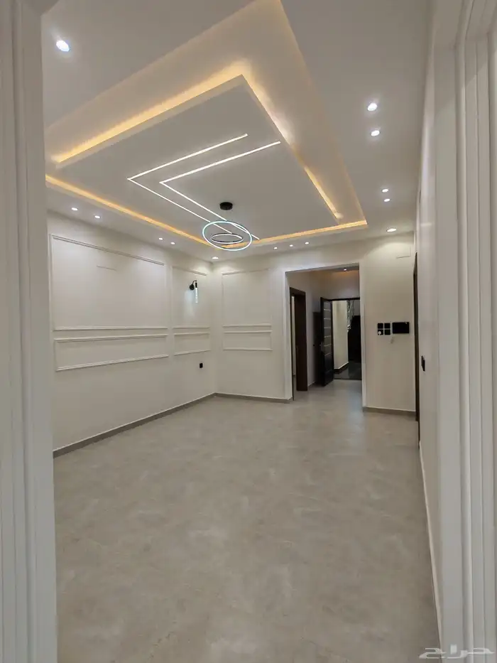 للبيع بأبها شقق تمليك علوي ب 500 الف سطح خاص مصعد شغال 23