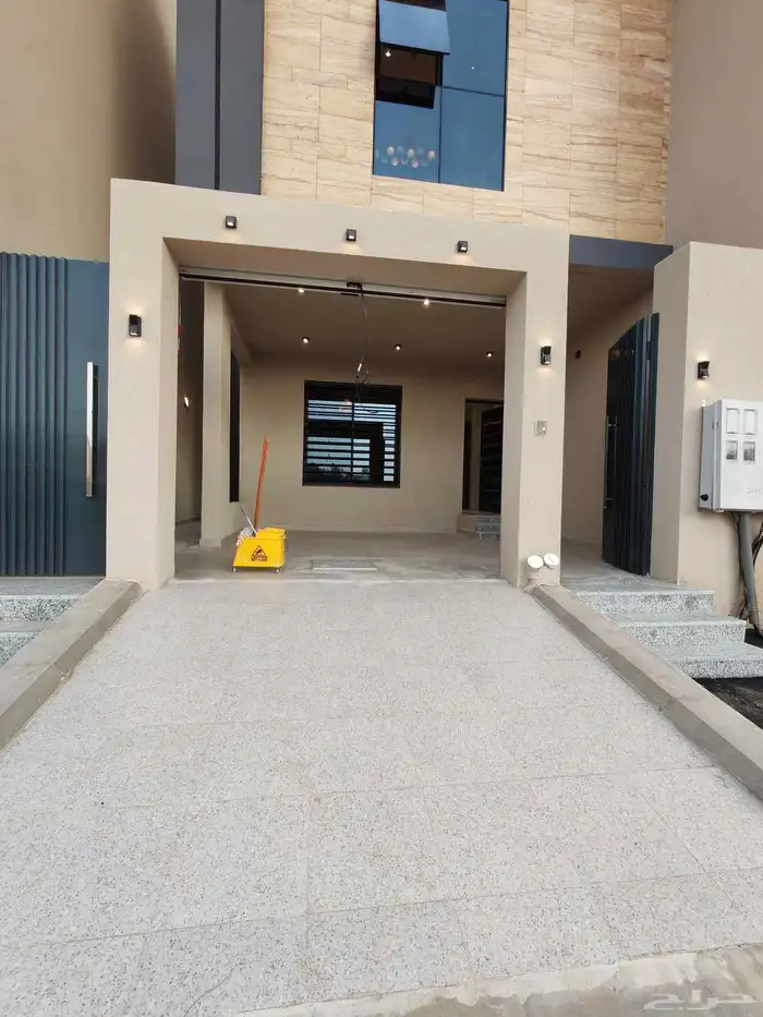 للبيع بحي النزهه احد رفيده دور ارضي بحوش مدخل سياره vip 18