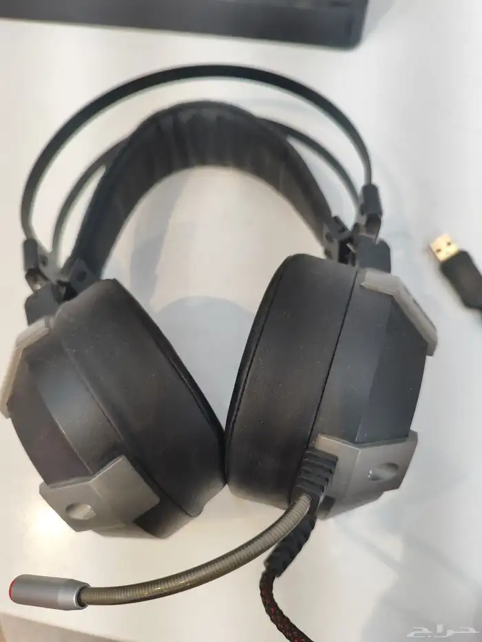 PlayStation 4 و شاشة سمسنج و شريط سببر مان و سماعات RGB 4