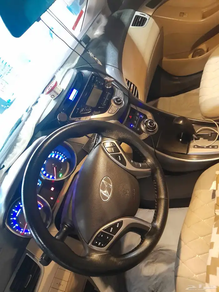 للبيع لنتراء 2014 فل لمتد فتحه مكينه 2000CC 3