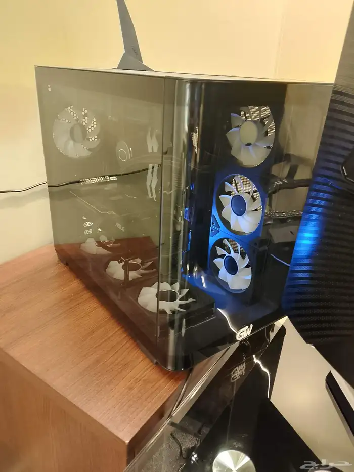 جهاز كمبيوتر مع شاشتين 0