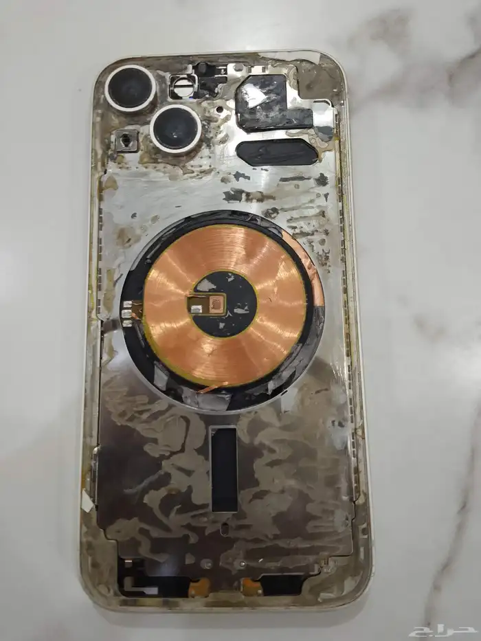 ايفون 13 فيه خربات لا يجي غير اصامل اقبل ببدل 1