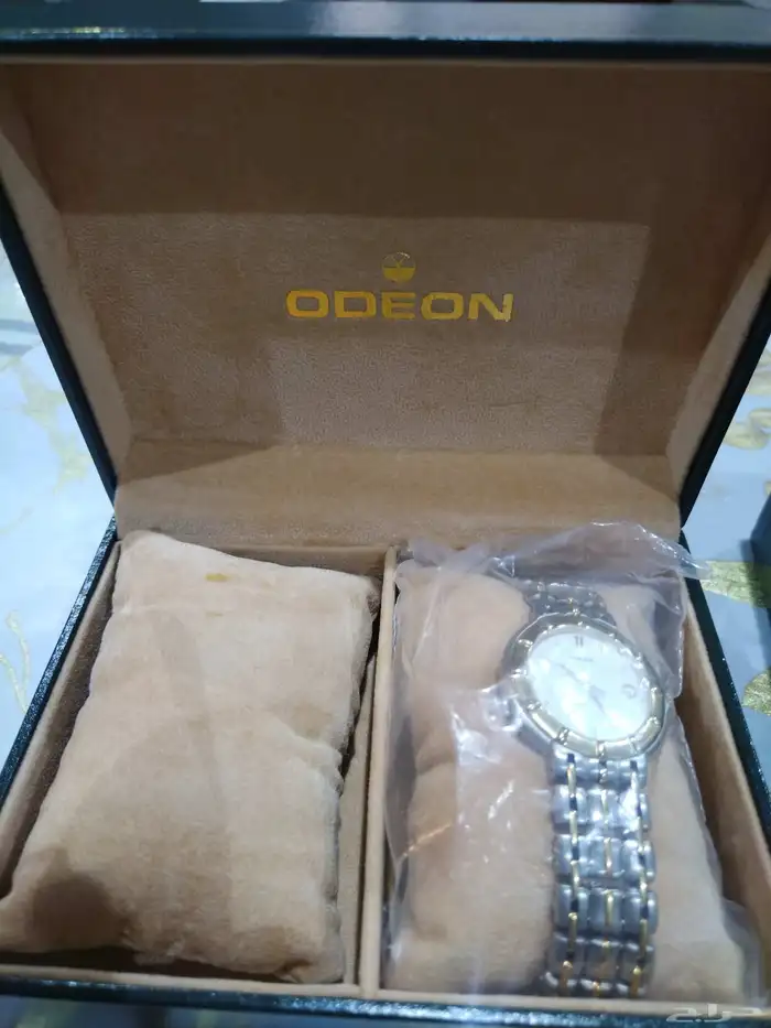 ساعة اوديون من هدايا أرامكو 3