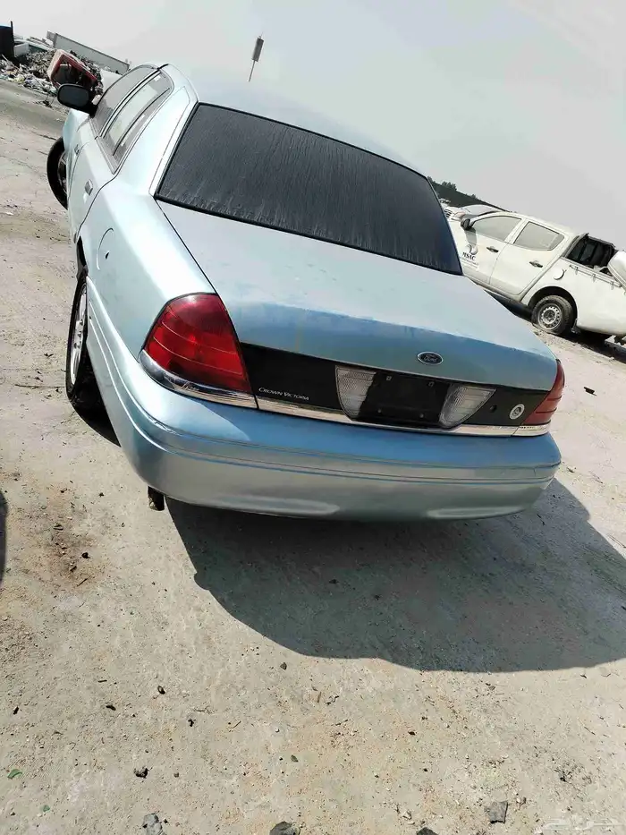 فورد فكتوريا 2010 لون بحري تشليح قطع غيار 3