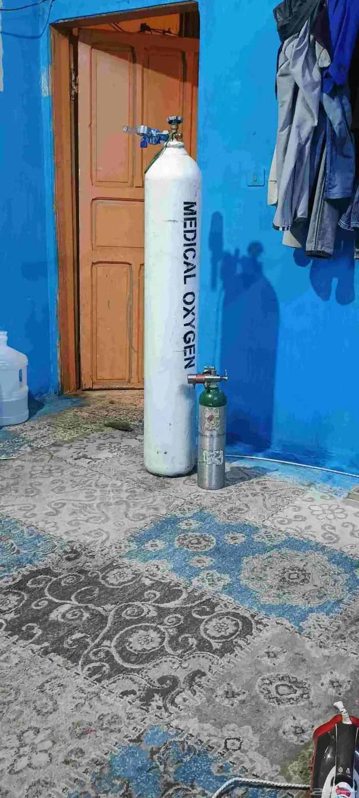 اسطوانة اكسجين واحده كبيره وحده صغيره السوم عليهم 500 1