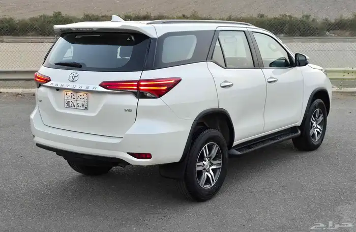 فورتشنر 2022 - شبه جديد VX1 - سلندر 6 4