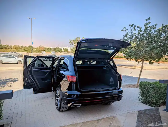 فخامة بنتلي بسعر منافس  طوارق 2022 R-Line - ضمان ساماكو 2027 33