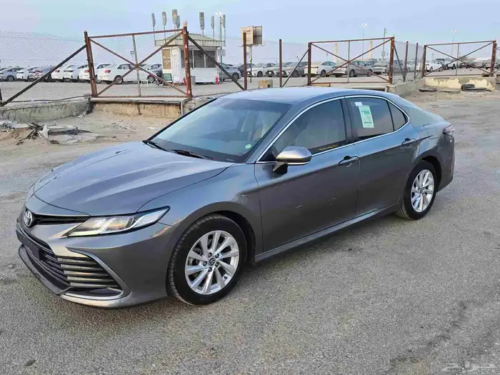 كامري ستاندر بنزين 2023 بحاله ممتازه 2