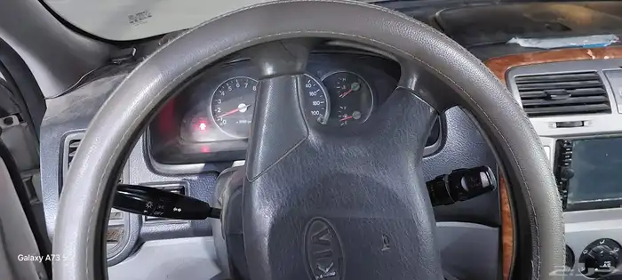 كيا لرنفال الموديل 2005 3