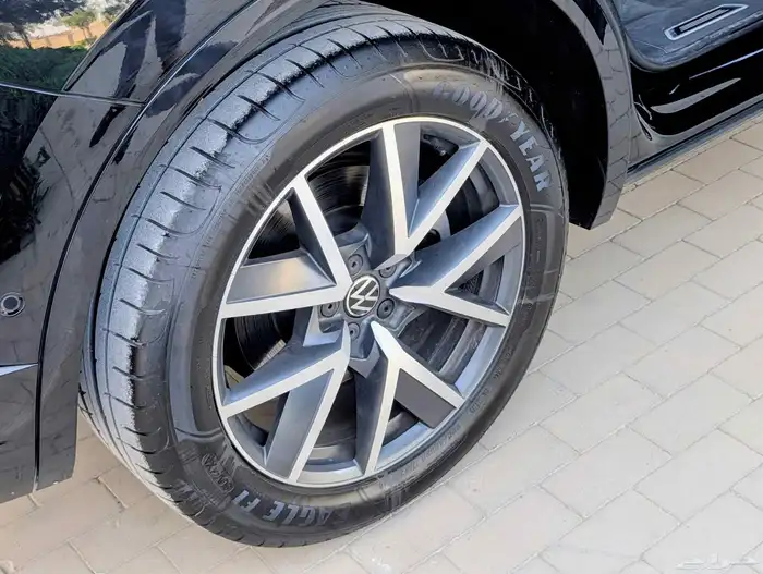 فخامة بنتلي بسعر منافس  طوارق 2022 R-Line - ضمان ساماكو 2027 34