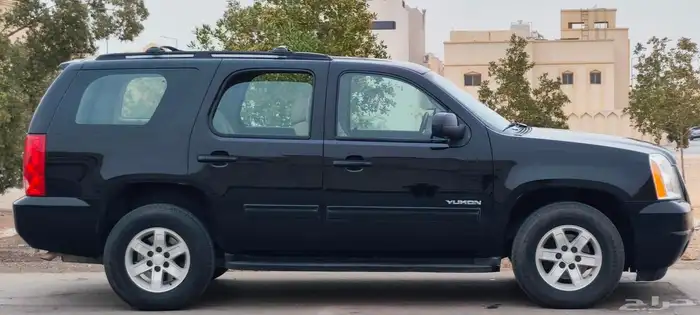 جي ام سي يوكن موديل 2010 4