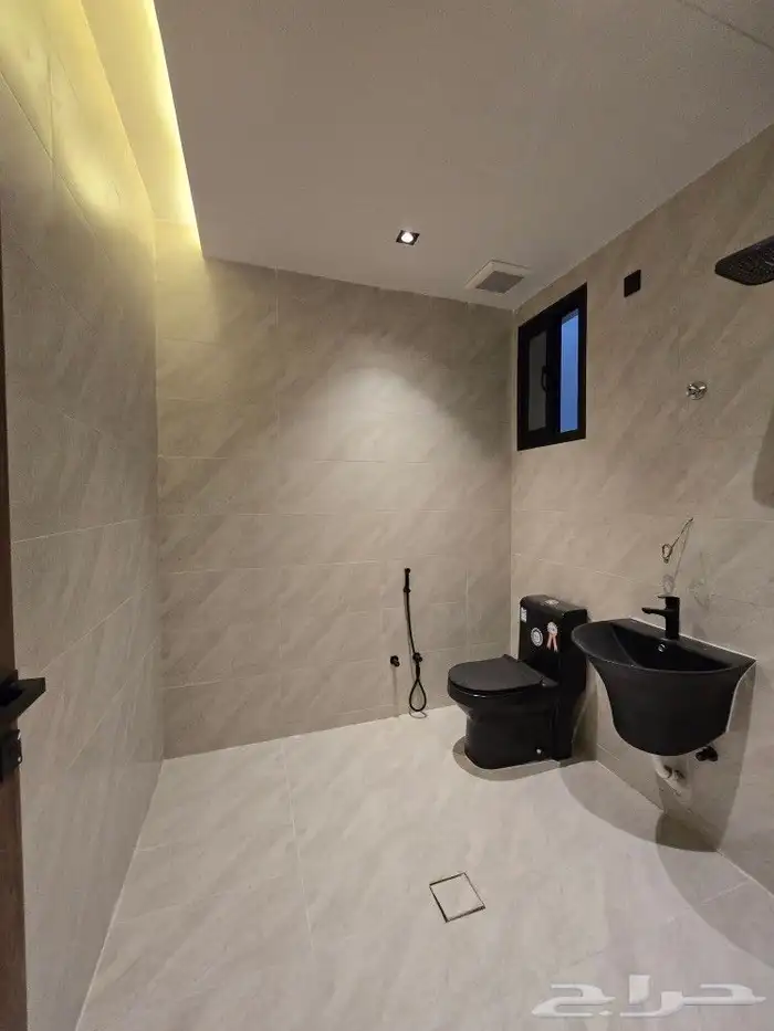 للبيع روف علوى مع ملحق بمدخل سياره وسط الخدمات بحي الوسام 22