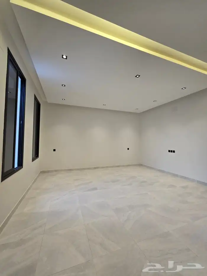 للبيع روف علوى مع ملحق بمدخل سياره وسط الخدمات بحي الوسام 25