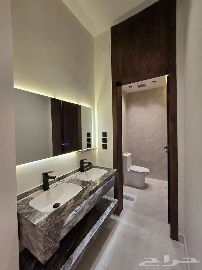 للبيع روف علوى مع ملحق بمدخل سياره وسط الخدمات بحي الوسام 9