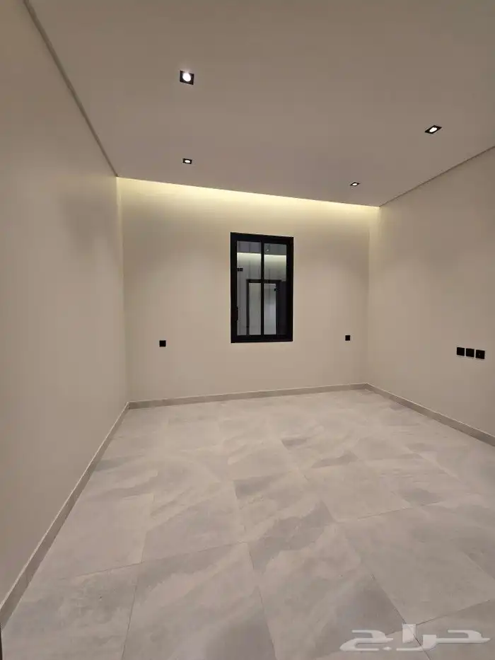 للبيع روف علوى مع ملحق بمدخل سياره وسط الخدمات بحي الوسام 10