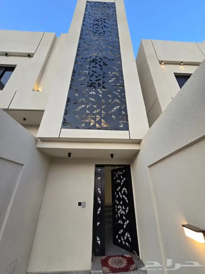 للبيع روف علوى مع ملحق بمدخل سياره وسط الخدمات بحي الوسام 4