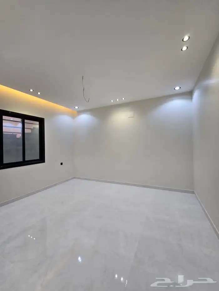 للبيع روف علوى مع ملحق حوش ومدخل سياره 9غرف VIPطريق الثمانين 19