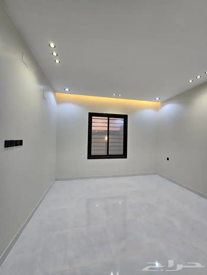 للبيع روف علوى مع ملحق حوش ومدخل سياره 9غرف VIPطريق الثمانين 32