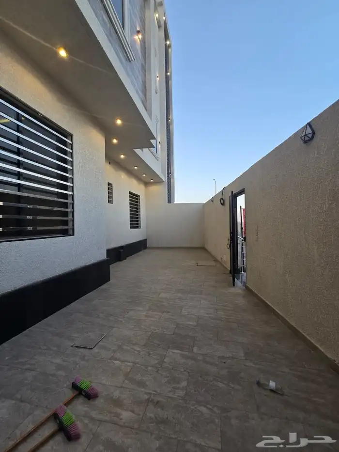 للبيع شقه دور ارضي تمليك تشطيبات فاخره بسعر 550الف 1